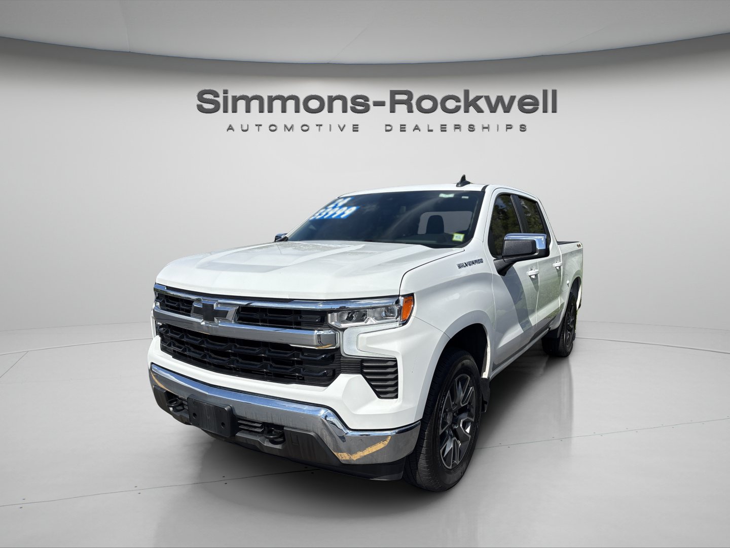 Used 2024 Chevrolet Silverado 1500 LT AWD/4WD image 2