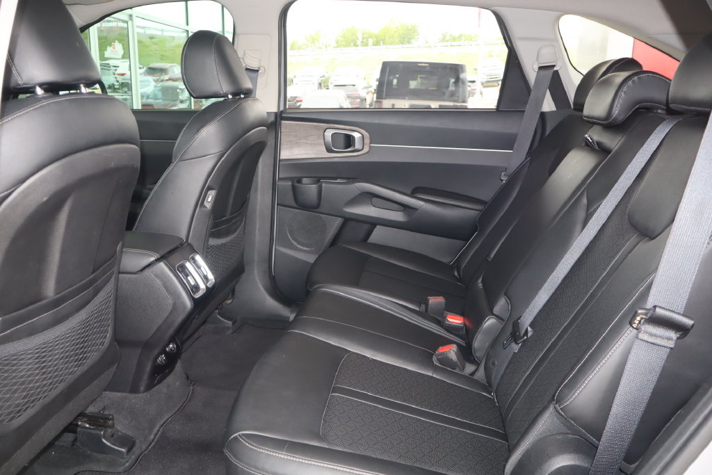 Used 2022 Kia Sorento S w/ Panoramic Sunroof Package AWD/4WD image 36