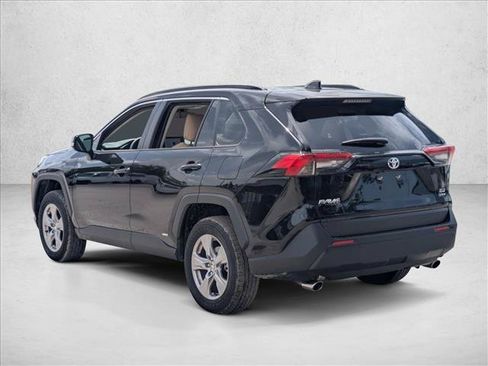 Used 2025 Toyota RAV4 XLE AWD/4WD image 7