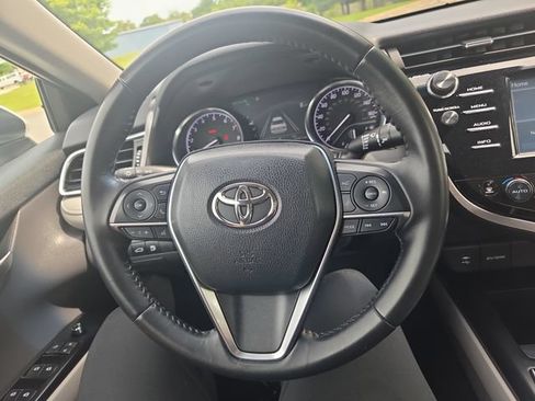 Used 2018 Toyota Camry XLE FWD image 18