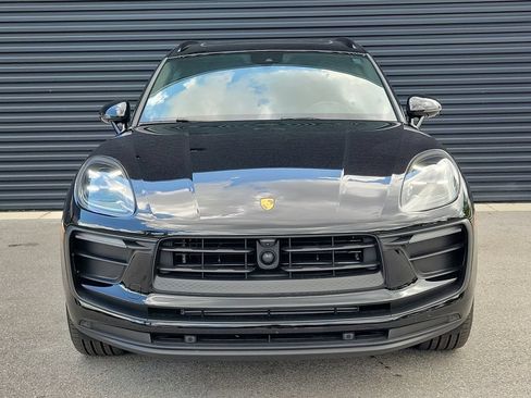 Certified 2025 Porsche Macan AWD/4WD image 10