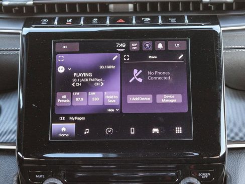 Used 2025 Jeep Grand Cherokee Laredo X image 15