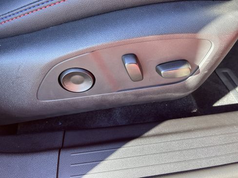 Used 2025 Chevrolet Equinox EV RS image 16