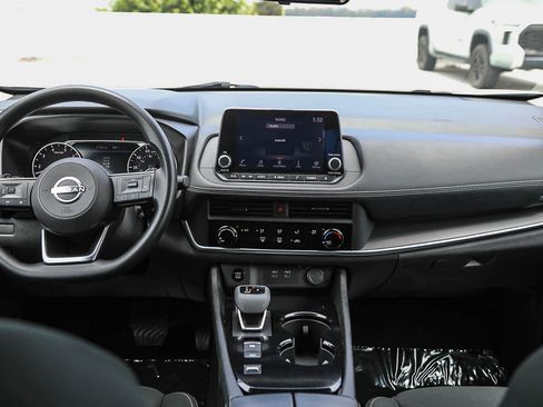Used 2024 Nissan Rogue S FWD image 13