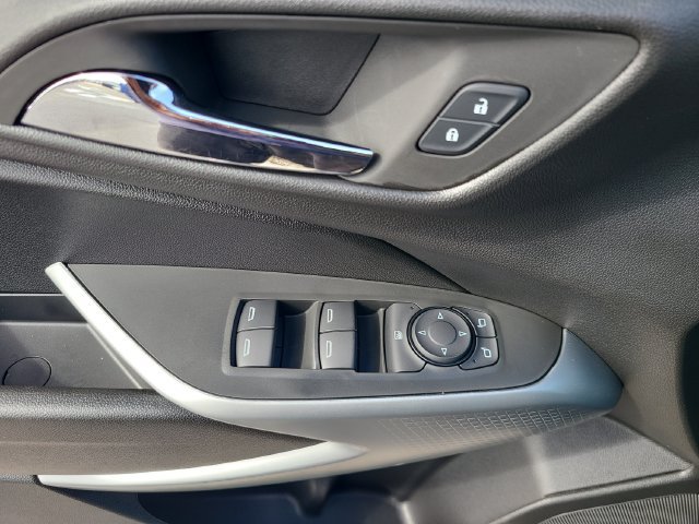 New 2026 Chevrolet Trax RS w/ Driver Confidence Package FWD image 17