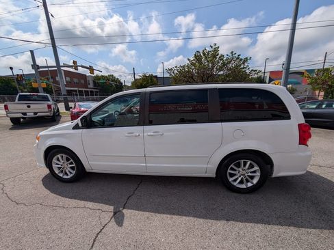 Used 2016 Dodge Grand Caravan SXT FWD image 9