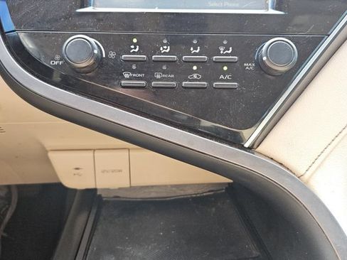 Used 2018 Toyota Camry LE FWD image 19