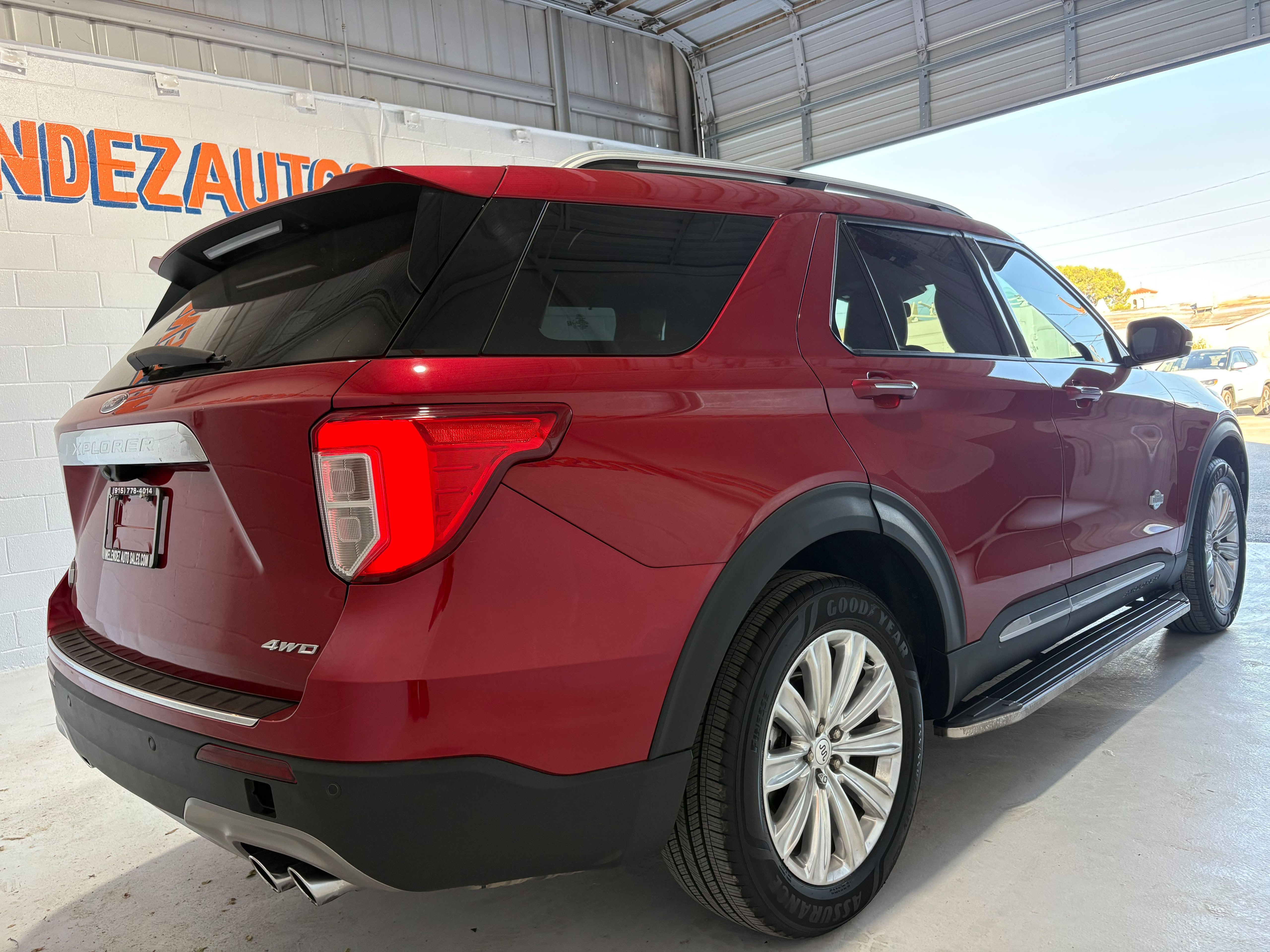Used 2022 Ford Explorer King Ranch w/ Premium Technology Package AWD/4WD image 6