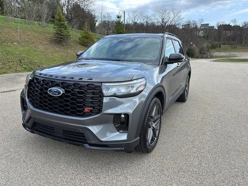 New 2026 Ford Explorer ST w/ Sun And Sound Package image 8