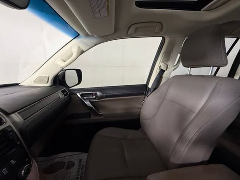Used 2022 Lexus GX 460 Premium w/ Premium Package AWD/4WD image 18