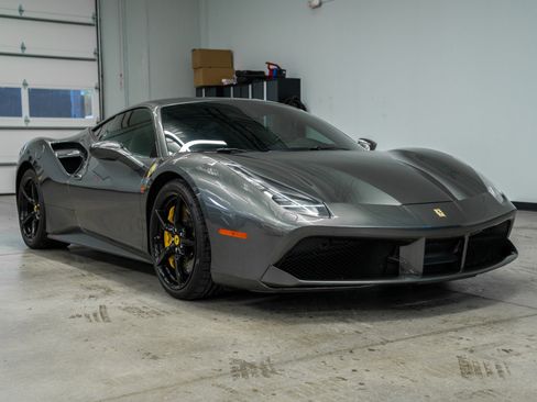 Used 2017 Ferrari 488 GTB RWD image 3