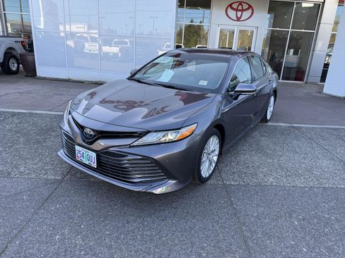 Used 2018 Toyota Camry XLE w/ Audio Package image 2