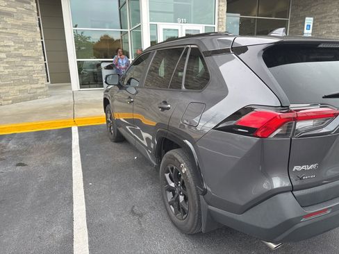 Used 2024 Toyota RAV4 XLE AWD/4WD image 5