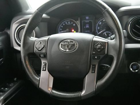 Used 2020 Toyota Tacoma TRD Sport AWD/4WD image 30