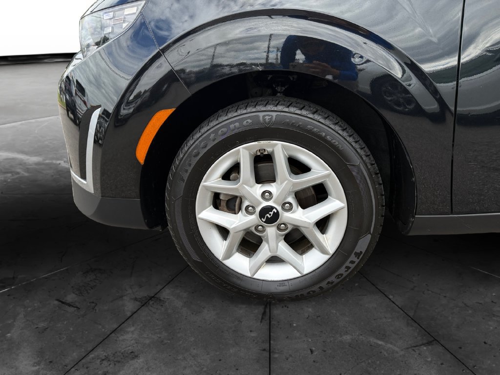 Used 2024 Kia Soul LX w/ Option Group 015 FWD image 14