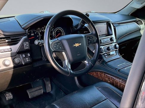 Used 2017 Chevrolet Suburban Premier AWD/4WD image 4