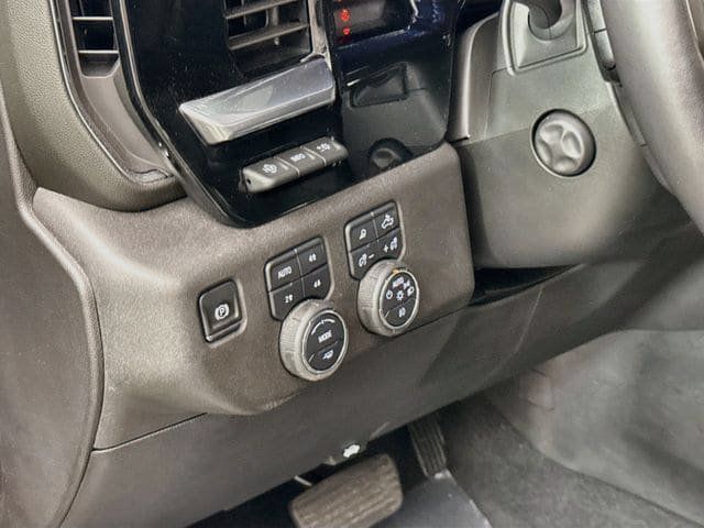 Used 2025 Chevrolet Silverado 1500 High Country AWD/4WD image 11