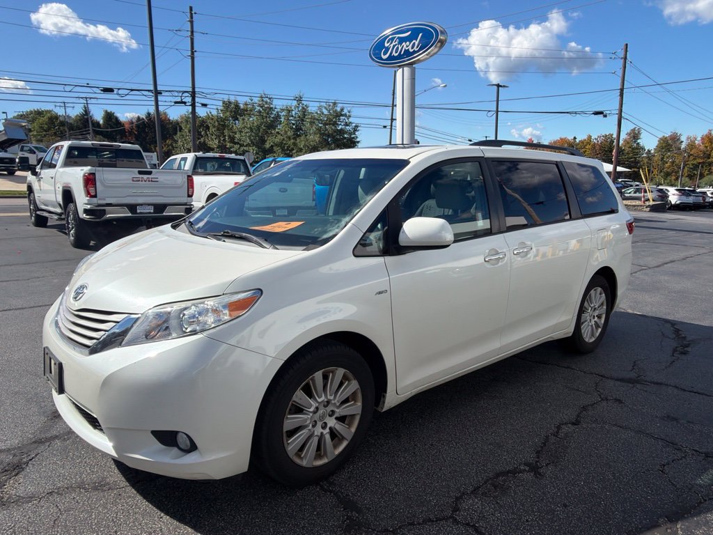 Used 2016 Toyota Sienna XLE w/ XLE Navigation Package AWD/4WD image 4