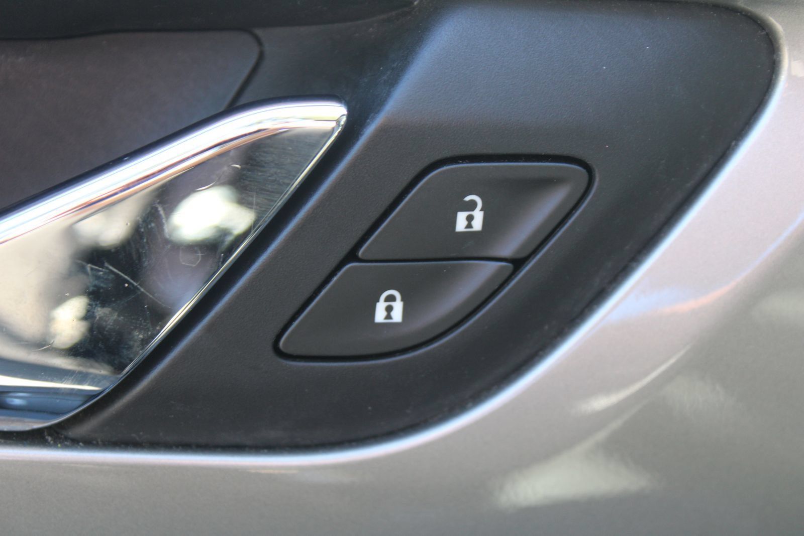 Used 2020 Chevrolet Traverse LT FWD image 23