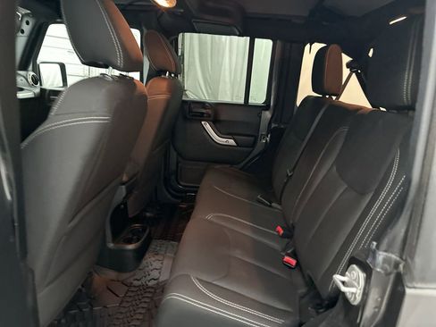 Used 2018 Jeep Wrangler Unlimited Rubicon w/ Connectivity Group image 20