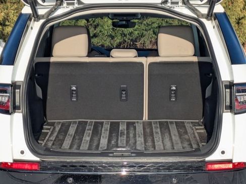 Used 2025 Land Rover Discovery Sport S image 16