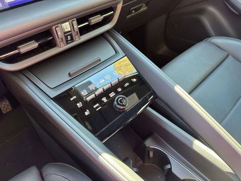 Used 2025 Porsche Macan Electric image 28