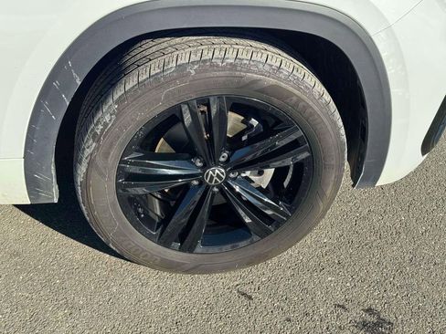 Used 2023 Volkswagen Atlas SEL R-Line image 9