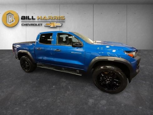 Used 2023 Chevrolet Colorado Trail Boss w/ Technology Package AWD/4WD image 9