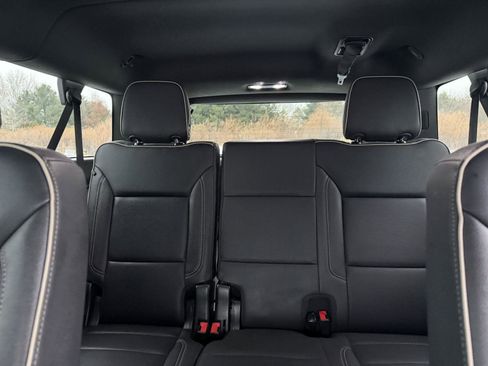 Used 2023 Chevrolet Suburban Premier image 41