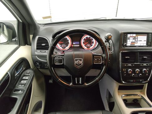 Used 2020 Dodge Grand Caravan SXT FWD image 22
