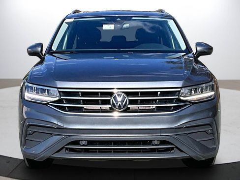 Used 2024 Volkswagen Tiguan SE image 3