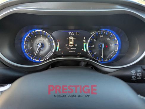 Used 2024 Chrysler Pacifica Touring-L FWD image 15
