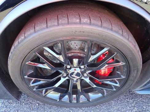 Used 2015 Chevrolet Corvette Z06 w/ 3LZ Preferred Equipment Group image 12