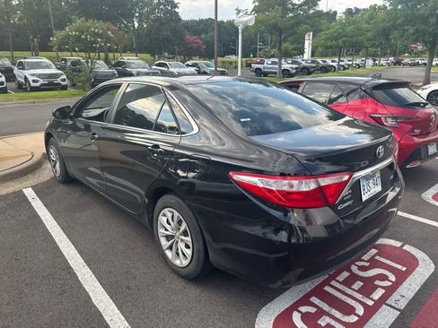 Used 2015 Toyota Camry LE FWD image 3