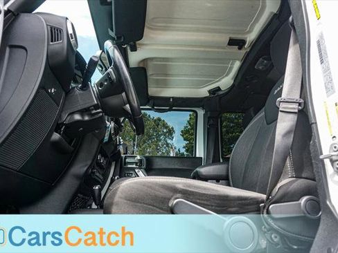 Used 2018 Jeep Wrangler Unlimited Sahara AWD/4WD image 18