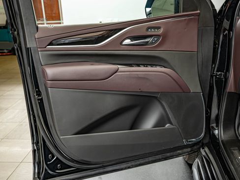 Used 2024 Cadillac Escalade Sport Platinum w/ Heavy-Duty Trailer Package AWD/4WD image 19