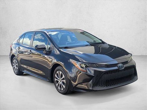 Used 2020 Toyota Corolla LE image 3