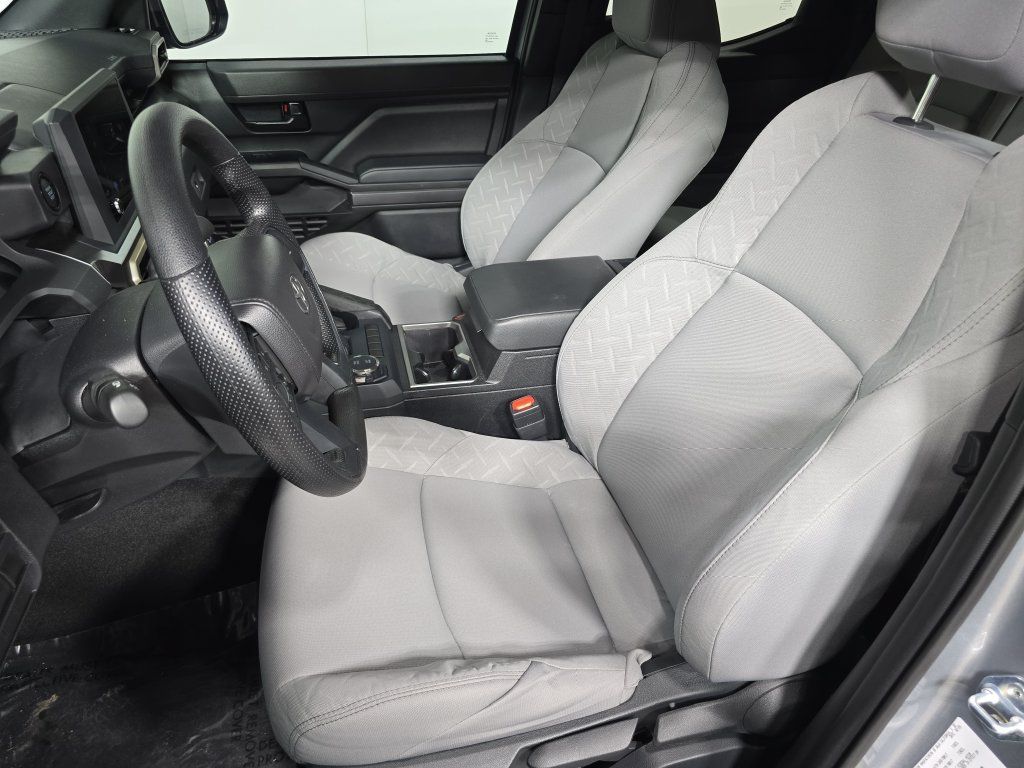 Used 2026 Toyota Tacoma SR5 AWD/4WD image 5