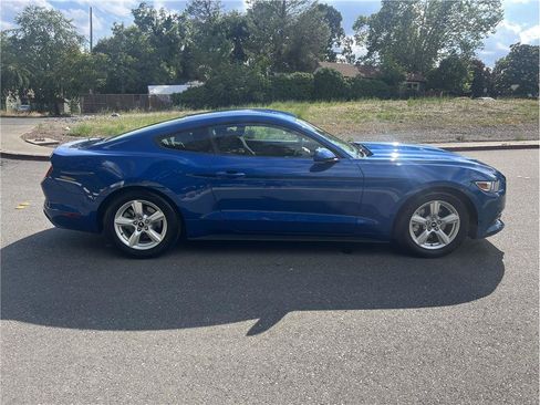 Used 2017 Ford Mustang Coupe RWD image 4
