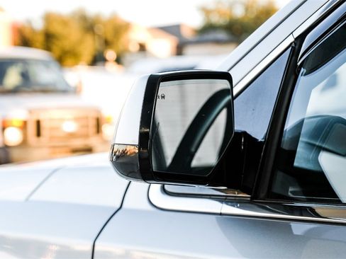 Used 2018 GMC Yukon SLT w/ Open Road Package image 44