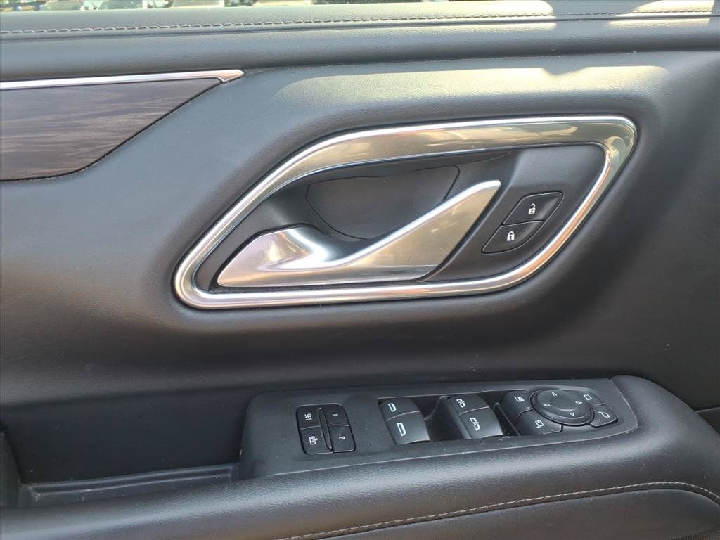 Used 2022 Chevrolet Suburban LT w/ Luxury Package AWD/4WD image 9
