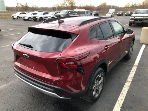 Used 2025 Chevrolet Trax LT w/ Driver Confidence Package image 4