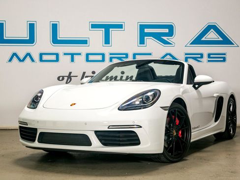 Used 2018 Porsche 718 Boxster S image 11