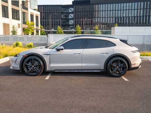 Certified 2023 Porsche Taycan 4 Cross Turismo AWD/4WD image 2