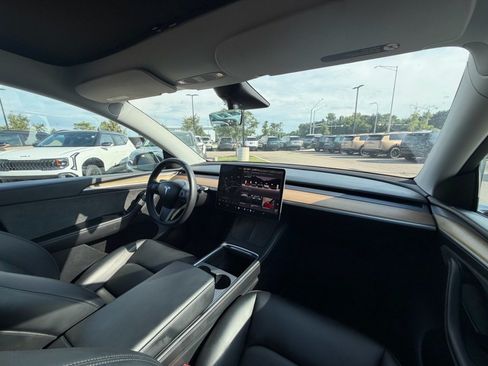 Used 2023 Tesla Model Y Long Range AWD/4WD image 10