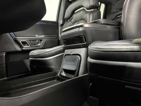 Used 2024 Rivian R1S Adventure AWD/4WD image 33
