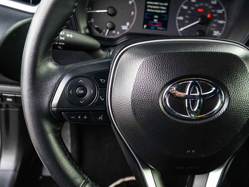 Used 2025 Toyota Corolla SE image 34