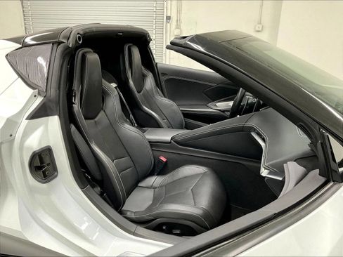 Used 2021 Chevrolet Corvette Stingray Coupe w/ Chrome Exterior Badge Package RWD image 12