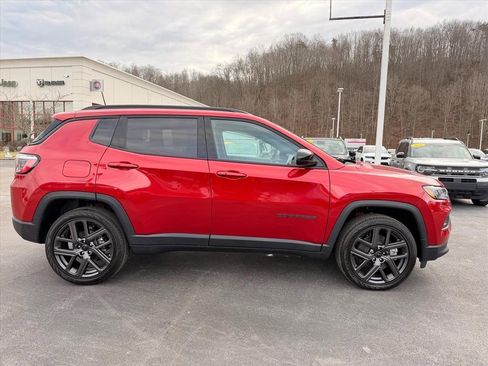 New 2026 Jeep Compass Latitude image 3