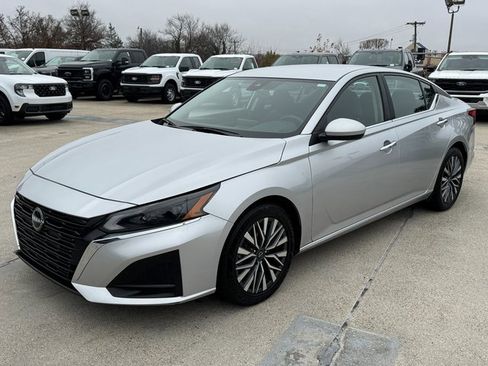Used 2023 Nissan Altima 2.5 SV image 12